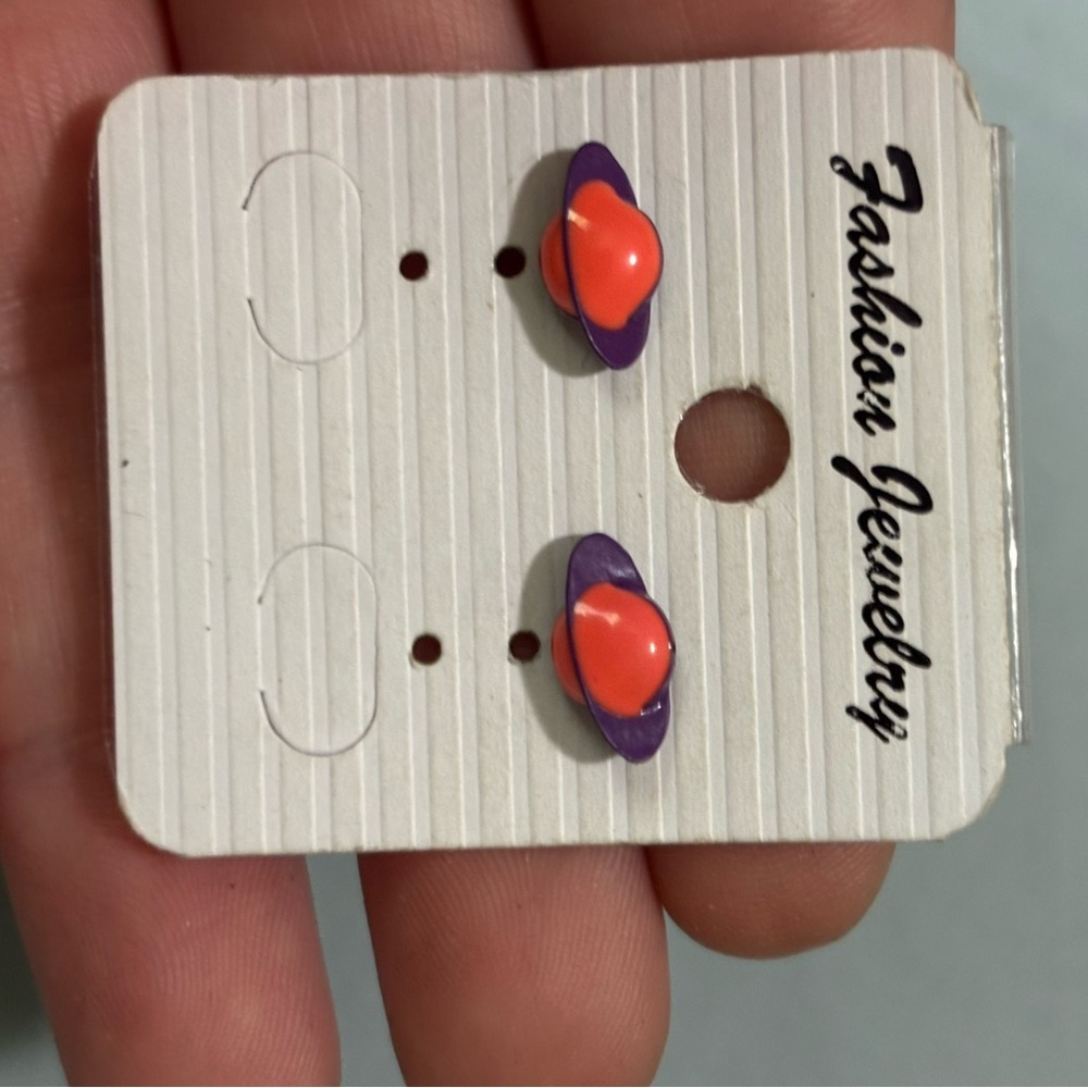 Stud earrings - Picture 8 of 16